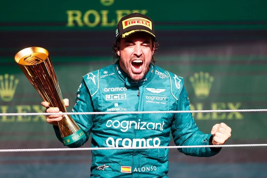 Fernando Alonso renueva con Aston Martin y competirá hasta 2027