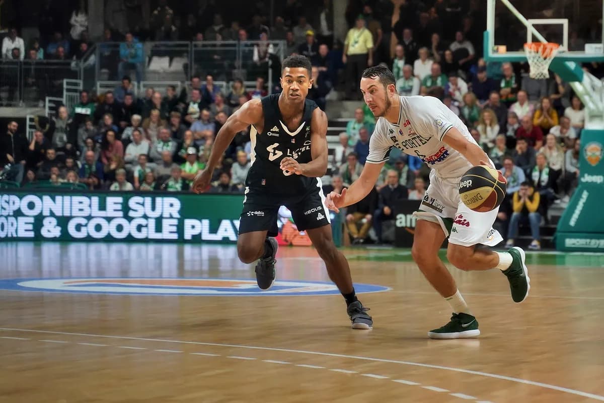 El Real Madrid vence al Monbus Obradoiro en prórroga