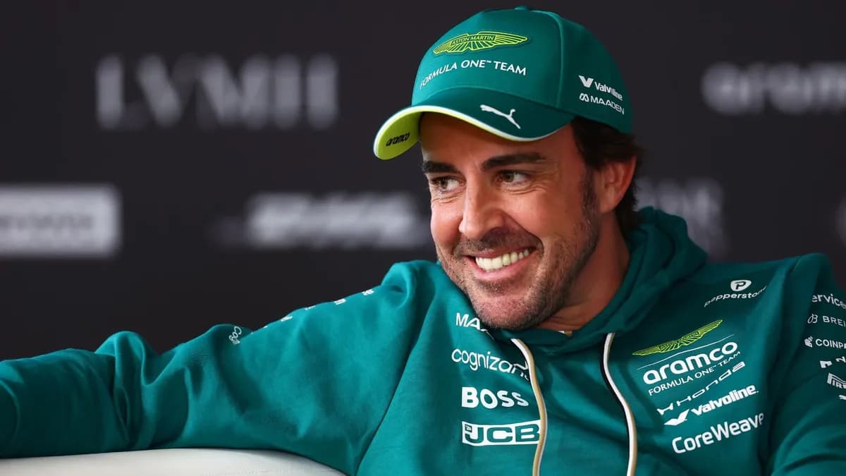 Fernando Alonso renueva con Aston Martin hasta 2027
