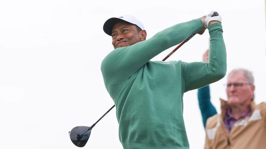 Tiger Woods da señales de regreso al golf tras su accidente